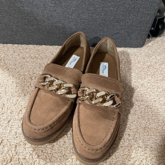 Women's Tan Loafers with Gold Chain - Picture 1 of 5